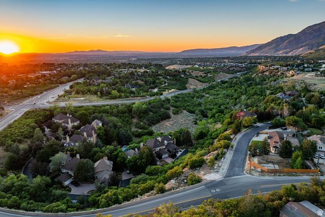 13 LA MONTAGNE LN, Sandy, UT 84092