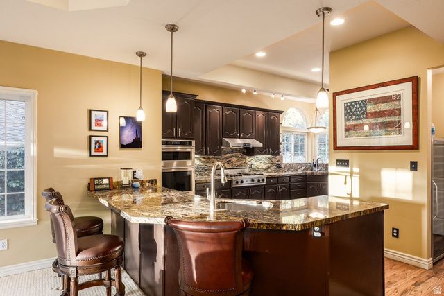 13 LA MONTAGNE LN, Sandy, UT 84092