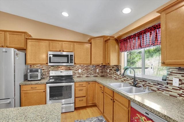 35110 N Milan-Elk Rd, Chattaroy, WA 99003