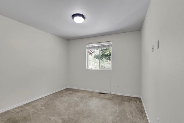 35110 N Milan-Elk Rd, Chattaroy, WA 99003