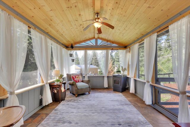 35110 N Milan-Elk Rd, Chattaroy, WA 99003