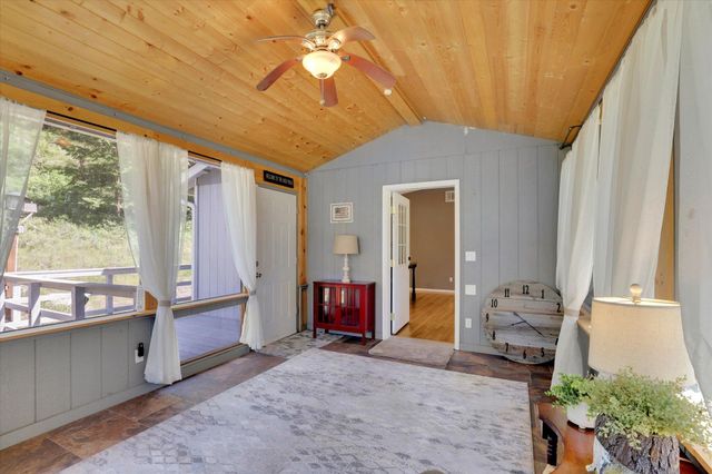 35110 N Milan-Elk Rd, Chattaroy, WA 99003