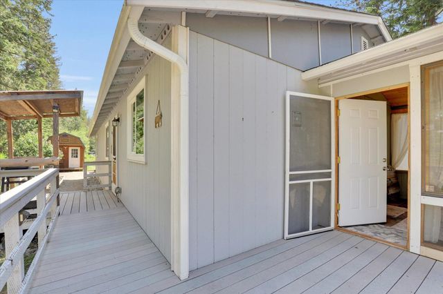 35110 N Milan-Elk Rd, Chattaroy, WA 99003