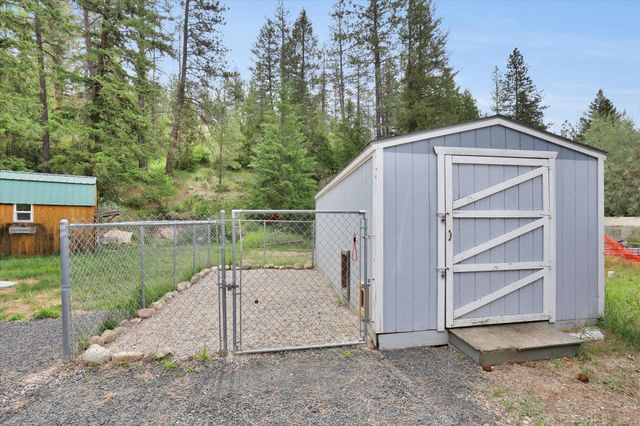 35110 N Milan-Elk Rd, Chattaroy, WA 99003