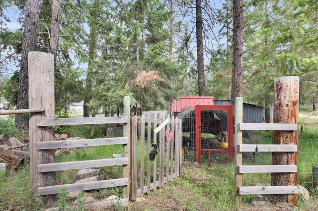 35110 N Milan-Elk Rd, Chattaroy, WA 99003