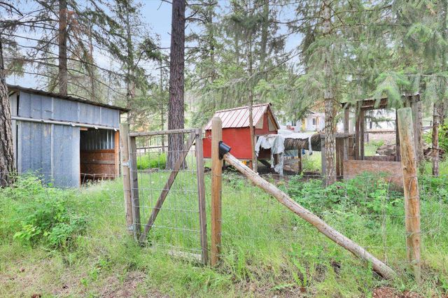 35110 N Milan-Elk Rd, Chattaroy, WA 99003