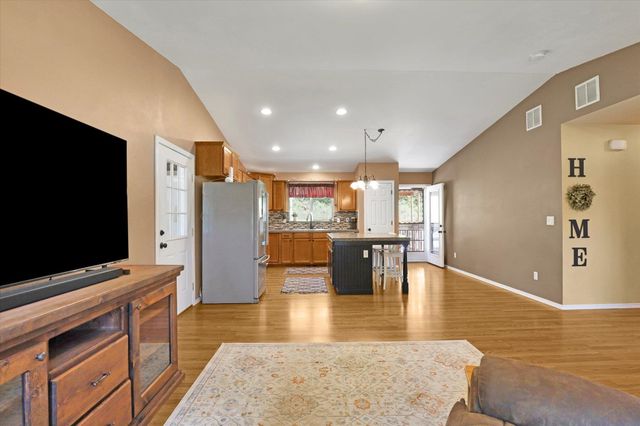 35110 N Milan-Elk Rd, Chattaroy, WA 99003