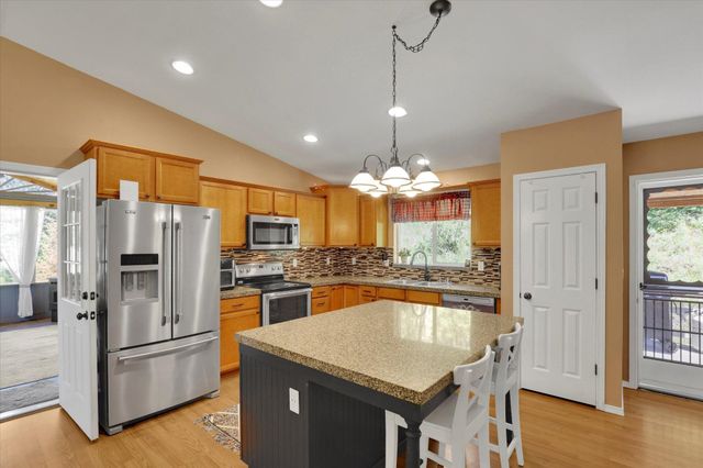 35110 N Milan-Elk Rd, Chattaroy, WA 99003