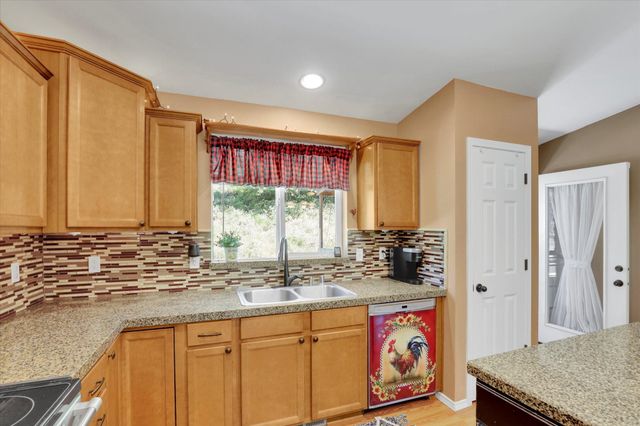 35110 N Milan-Elk Rd, Chattaroy, WA 99003