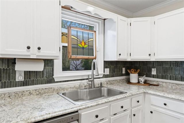 4922 Willow Creek Drive, Woodstock, GA 30188