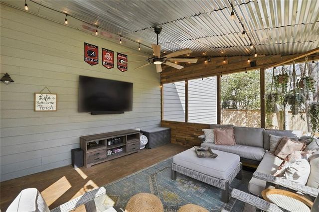 4922 Willow Creek Drive, Woodstock, GA 30188