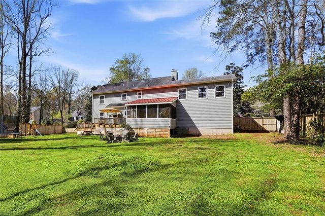 4922 Willow Creek Drive, Woodstock, GA 30188