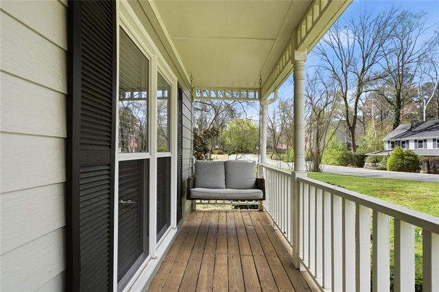 4922 Willow Creek Drive, Woodstock, GA 30188