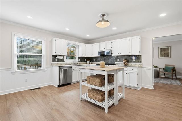 4922 Willow Creek Drive, Woodstock, GA 30188