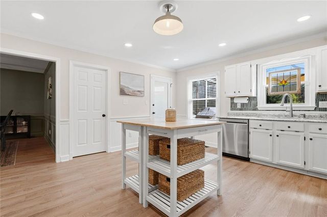 4922 Willow Creek Drive, Woodstock, GA 30188