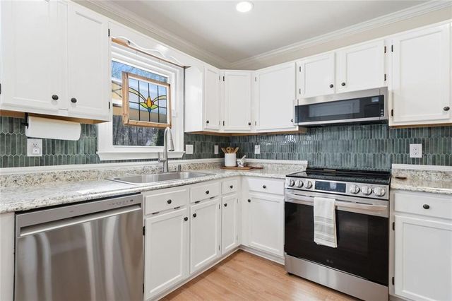 4922 Willow Creek Drive, Woodstock, GA 30188