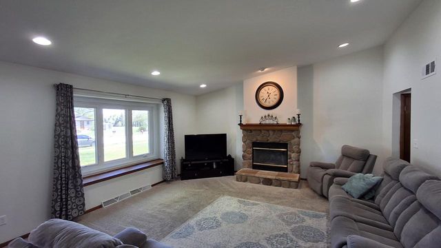 N170W20137 Willow Ridge DRIVE, Jackson, WI 53037