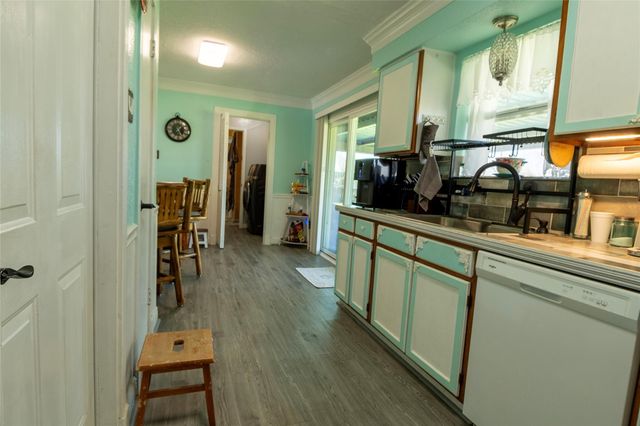 2319 Goldenrod Street, Highlands, TX 77562