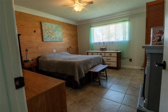 2319 Goldenrod Street, Highlands, TX 77562