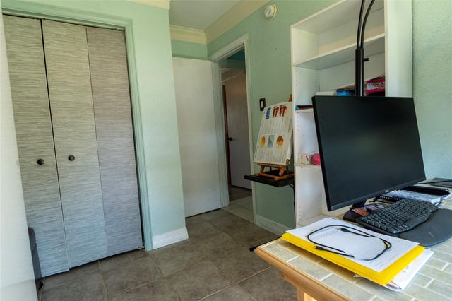 2319 Goldenrod Street, Highlands, TX 77562