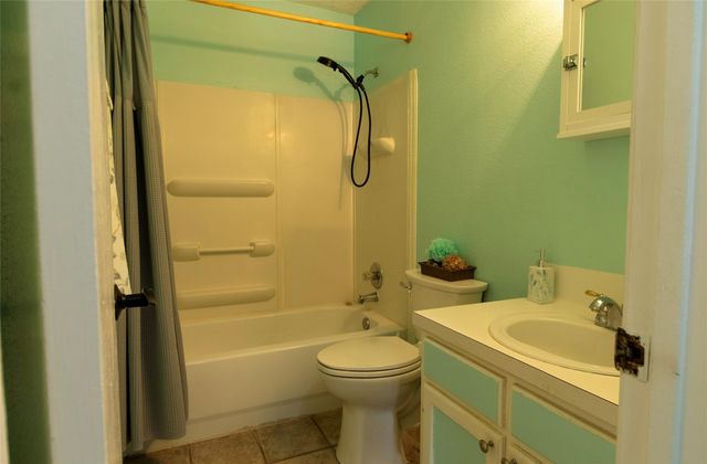 2319 Goldenrod Street, Highlands, TX 77562