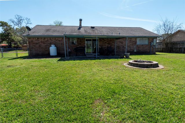 2319 Goldenrod Street, Highlands, TX 77562
