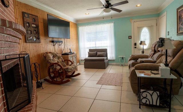 2319 Goldenrod Street, Highlands, TX 77562