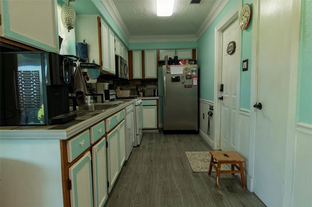 2319 Goldenrod Street, Highlands, TX 77562