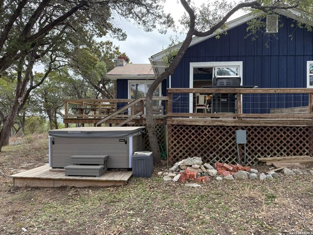 1154 Spitz Kegel View, Canyon Lake, TX 78133