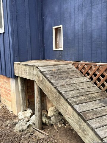 1154 Spitz Kegel View, Canyon Lake, TX 78133