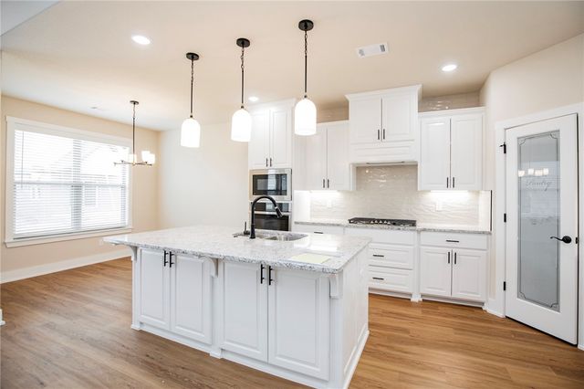 6704 SW Basswood Avenue, Bentonville, AR 72713