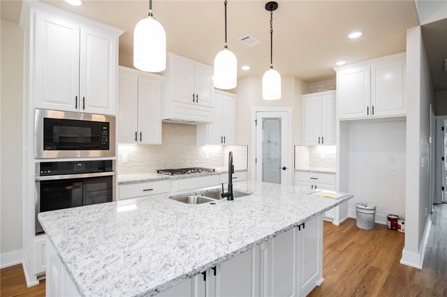 6704 SW Basswood Avenue, Bentonville, AR 72713