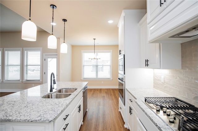 6704 SW Basswood Avenue, Bentonville, AR 72713