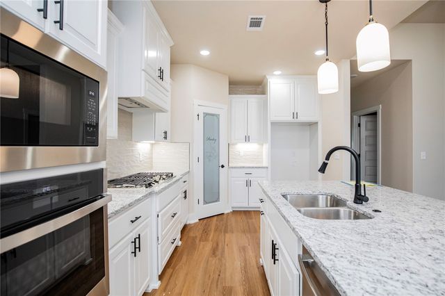 6704 SW Basswood Avenue, Bentonville, AR 72713