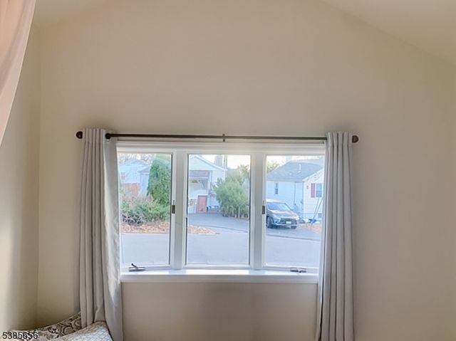 5 Geneva Trl, Hopatcong Boro, NJ 07843