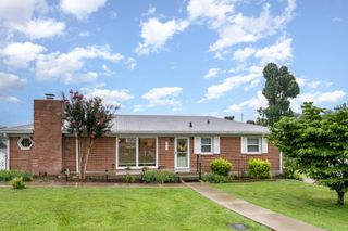 211 Perlen Dr, Nashville, TN 37206