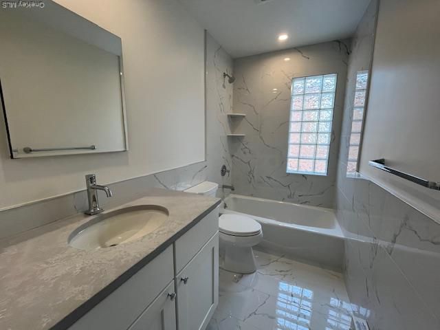 141 Manorhaven Boulevard J, Port Washington, NY 11050