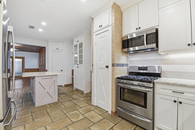 21531 Tophill Drive, Spring, TX 77388