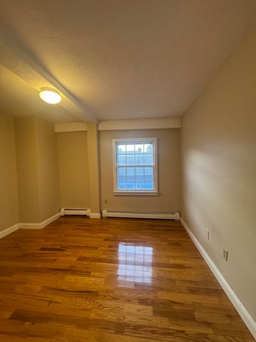 52 Washington St 10, Marblehead, MA 01945