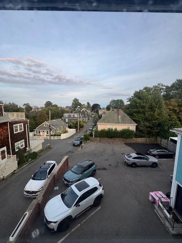 52 Washington St 10, Marblehead, MA 01945
