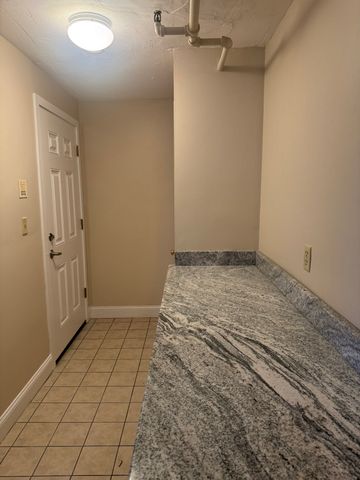 52 Washington St 10, Marblehead, MA 01945