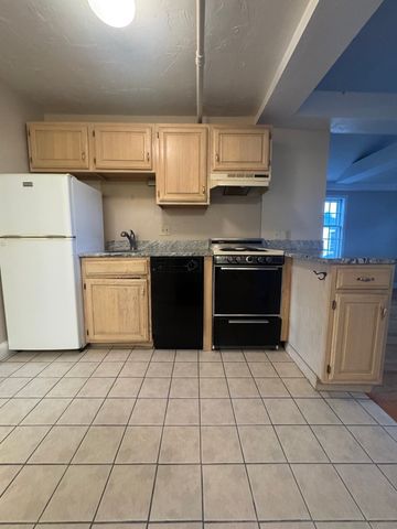 52 Washington St 10, Marblehead, MA 01945
