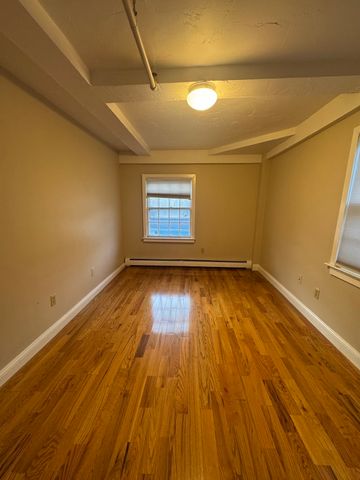 52 Washington St 10, Marblehead, MA 01945