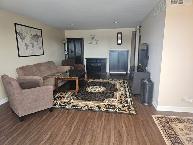 850 Wellington Avenue 415, Elk Grove Village, IL 60007