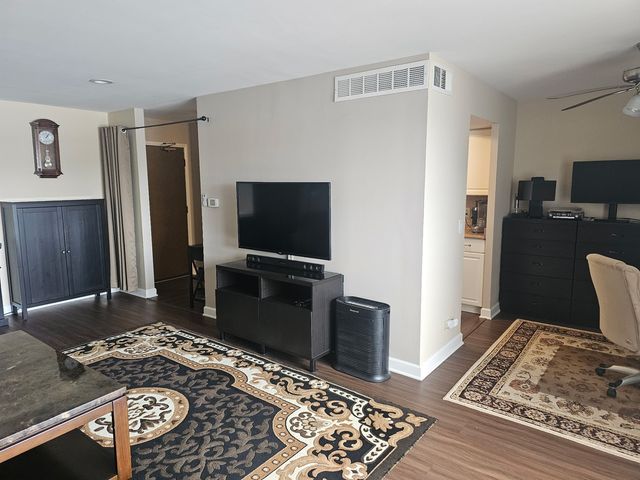 850 Wellington Avenue 415, Elk Grove Village, IL 60007