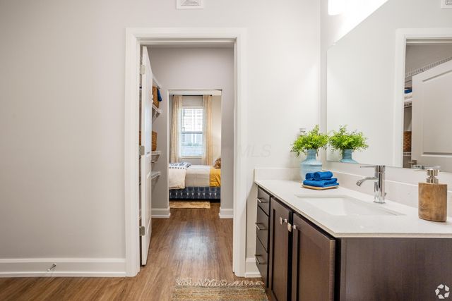 1020 Lusso Avenue, 208, Columbus, OH 43201