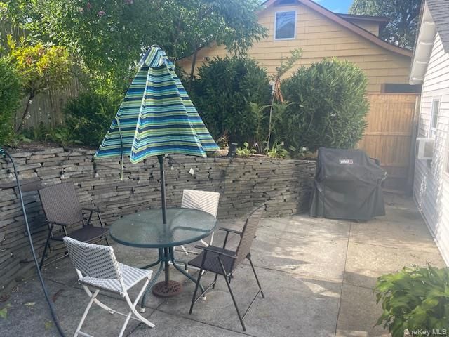 35 Youngs Hill Road, Huntington, NY 11743