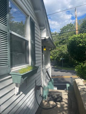 35 Youngs Hill Road, Huntington, NY 11743