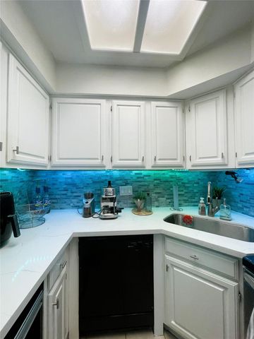 921 Marine Drive 214, Galveston, TX 77550