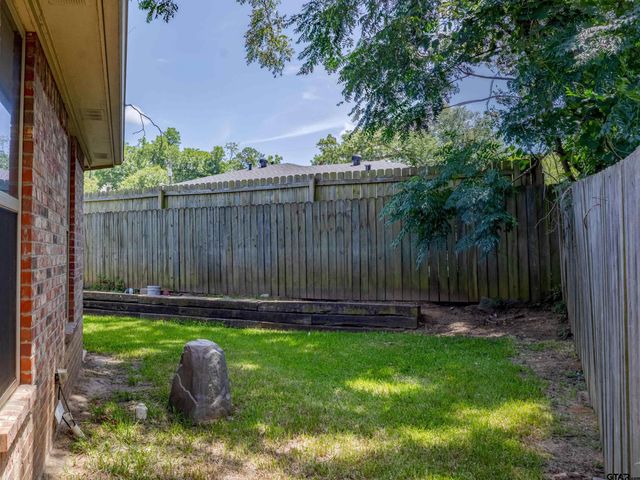 1815 Knob Hill, Tyler, TX 75701